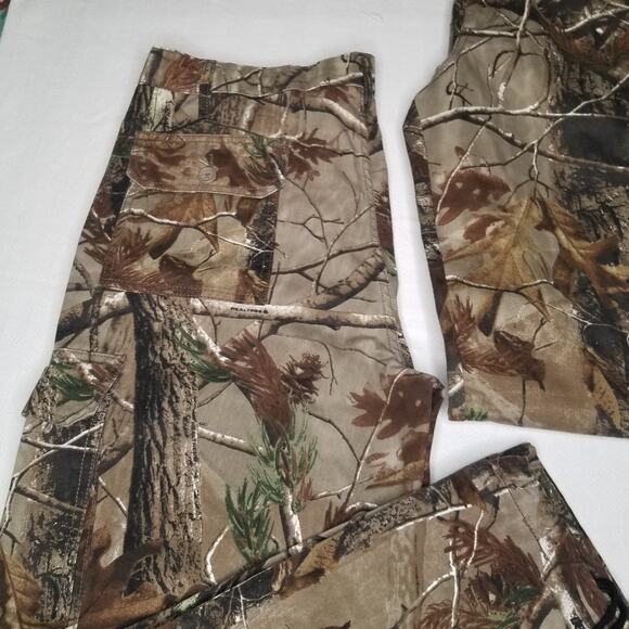 Realtree Camo Cargo Pants Women's sz 18/20 Hunting Outdoors Camouflage lot of 2 - Picture 3 of 10